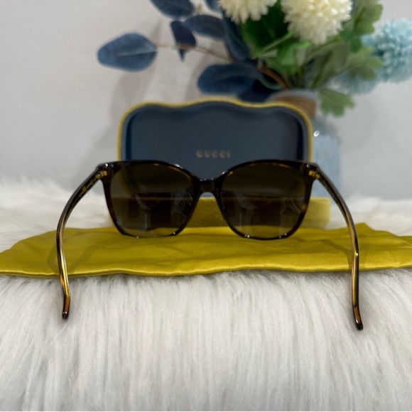 GUCCI Tortoise Shell Sunglasses - Picture 8 of 15